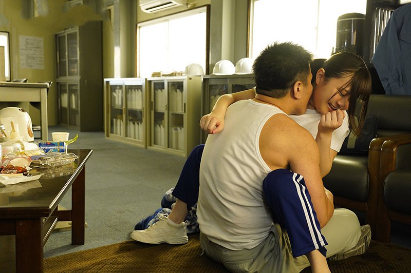 Chú địt cháu gái sau 10 năm gặp lại đã trưởng thành